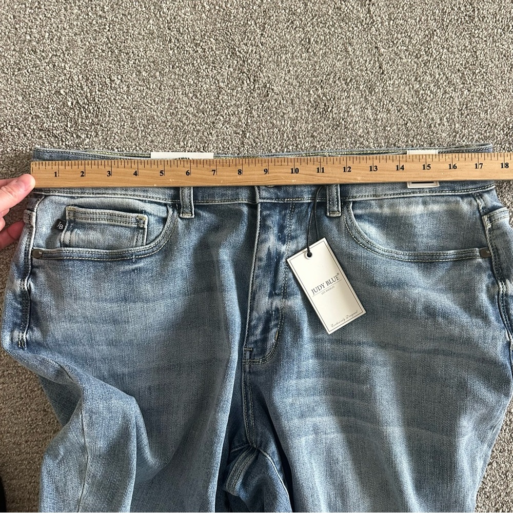 Judy Blue 16W Boyfriend Jeans JB82335LT Mid Rise Light Wash Stretch Denim - Picture 4 of 8